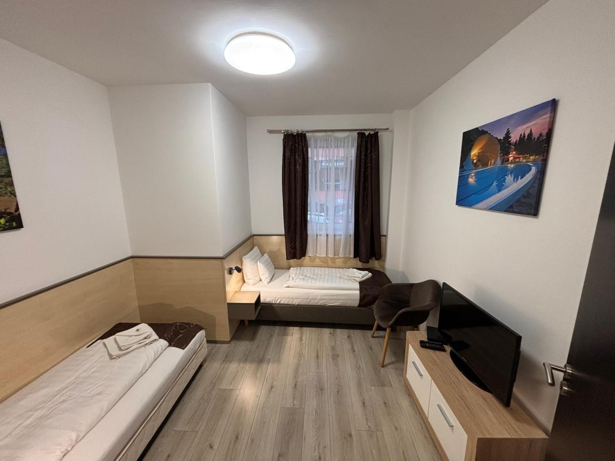 Pizza Tábor Apartman Miskolc Esterno foto