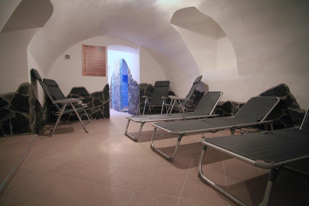 Pizza Tábor Apartman Miskolc Esterno foto