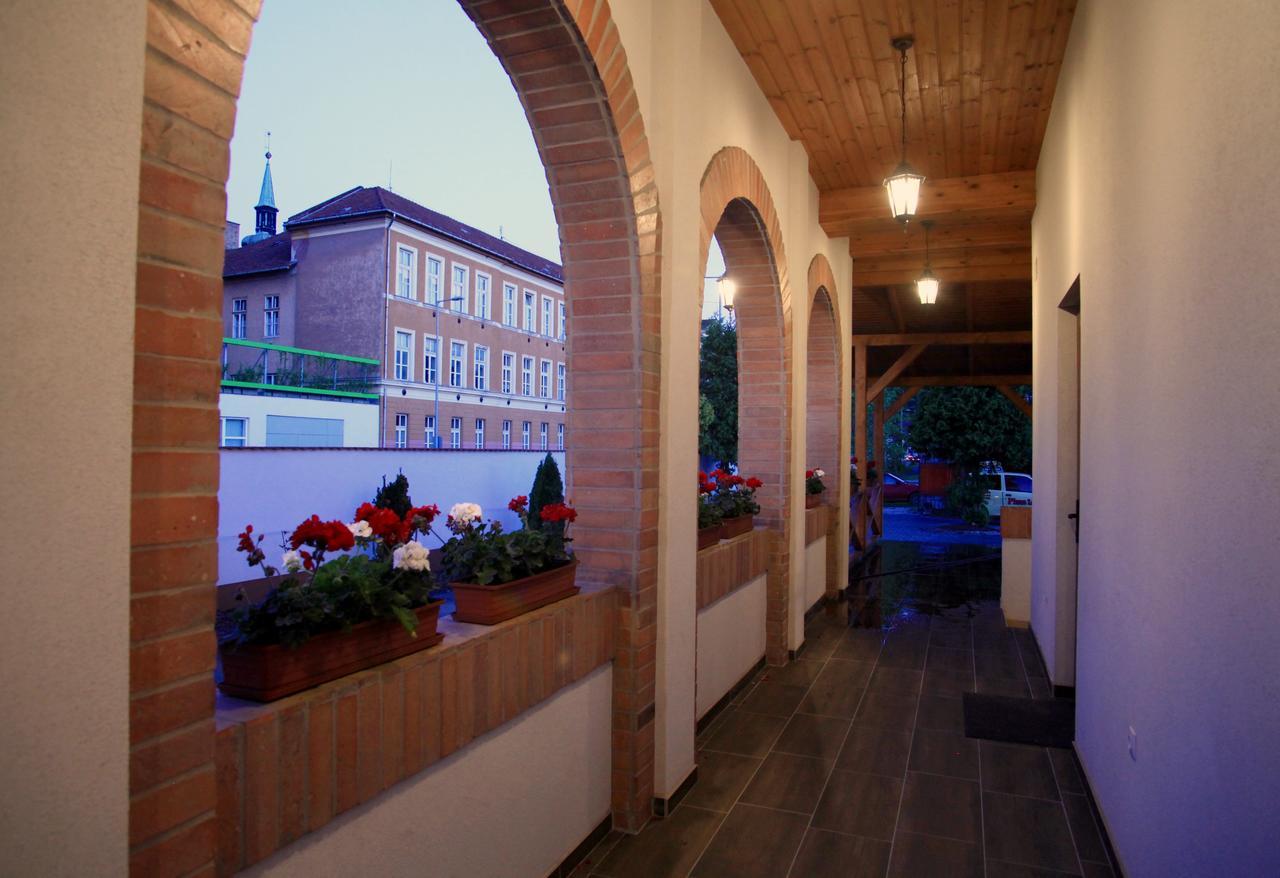 Pizza Tábor Apartman Miskolc Esterno foto