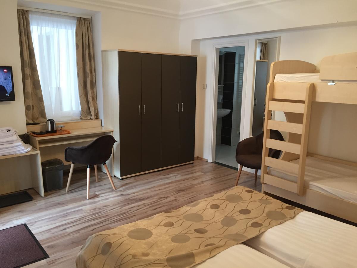 Pizza Tábor Apartman Miskolc Esterno foto
