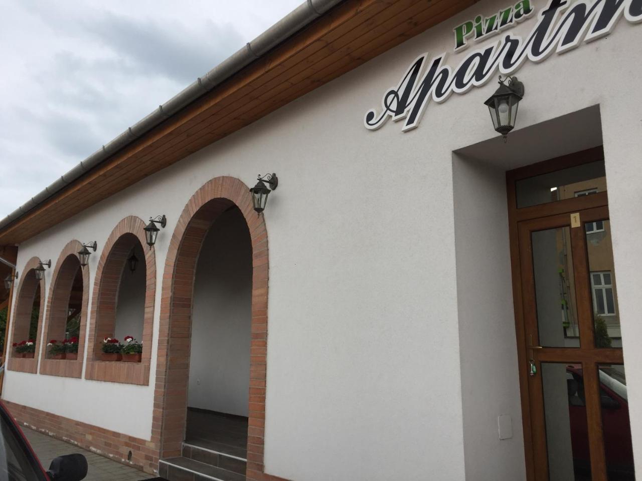 Pizza Tábor Apartman Miskolc Esterno foto